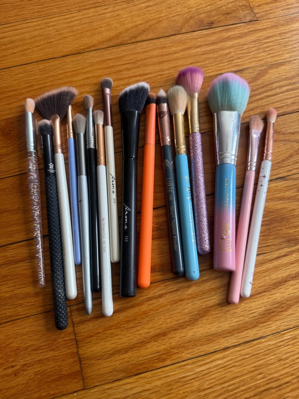 Assorted Women’s Makeup Brush Set - Multicolor